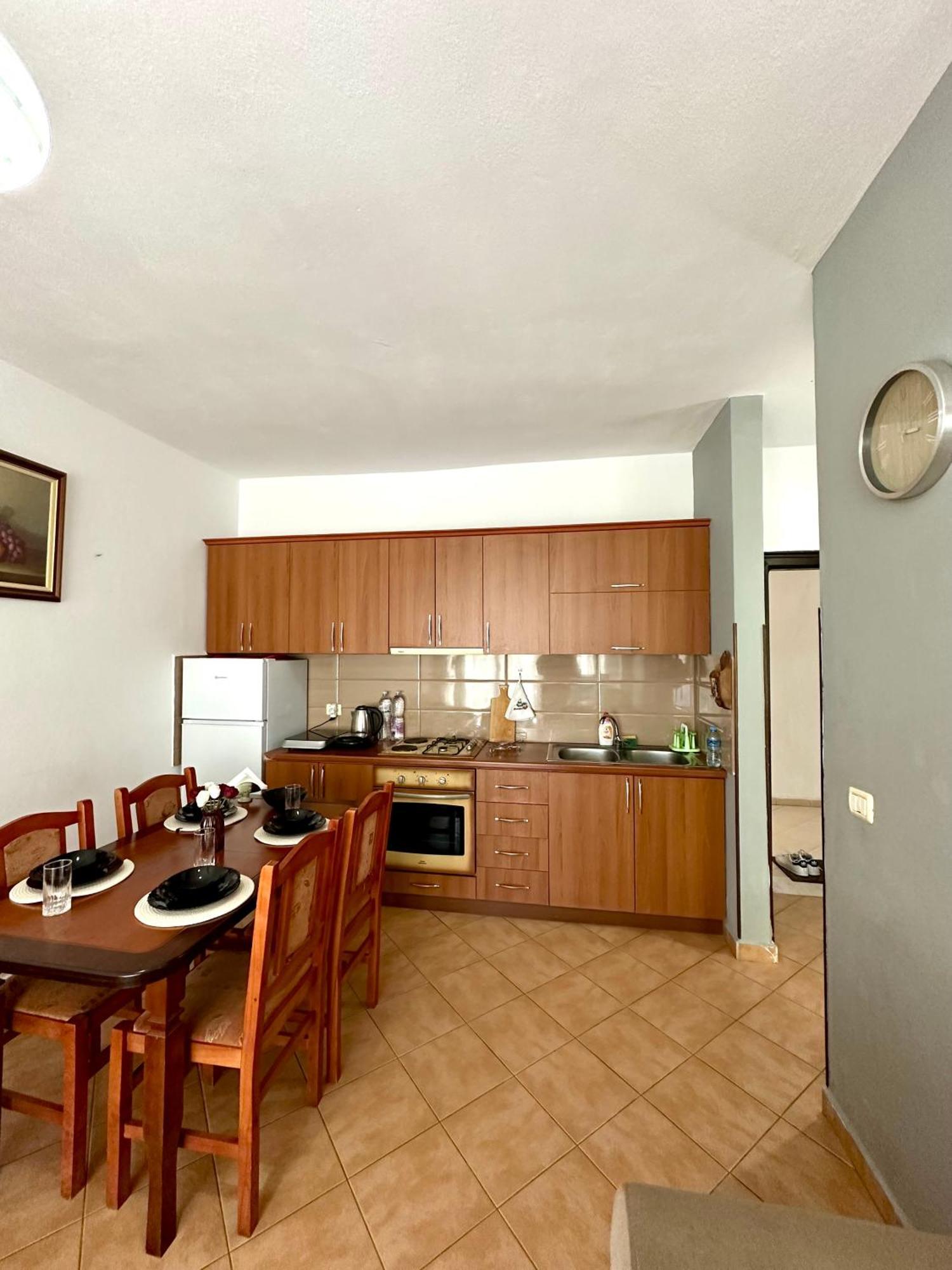 Apartment Ermest ,Kavaje Rock Durres Exterior photo